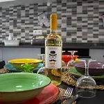 Casa Amarela - Conforto E Localização Central! *
