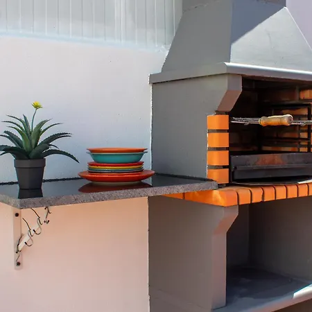 Casa Amarela - Conforto E Localizacao Central! *