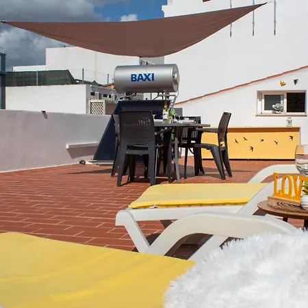 Casa Amarela - Conforto E Localizacao Central! *