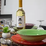 Casa Amarela - Conforto E Localizacao Central!